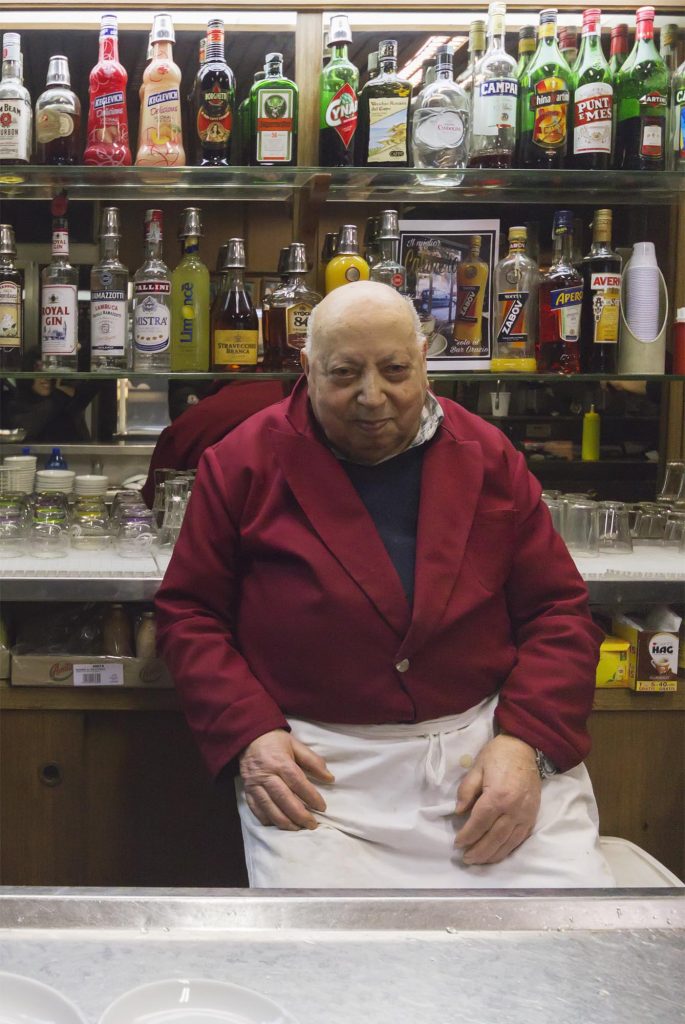 Orazio Giuffrida dentro al suo bar